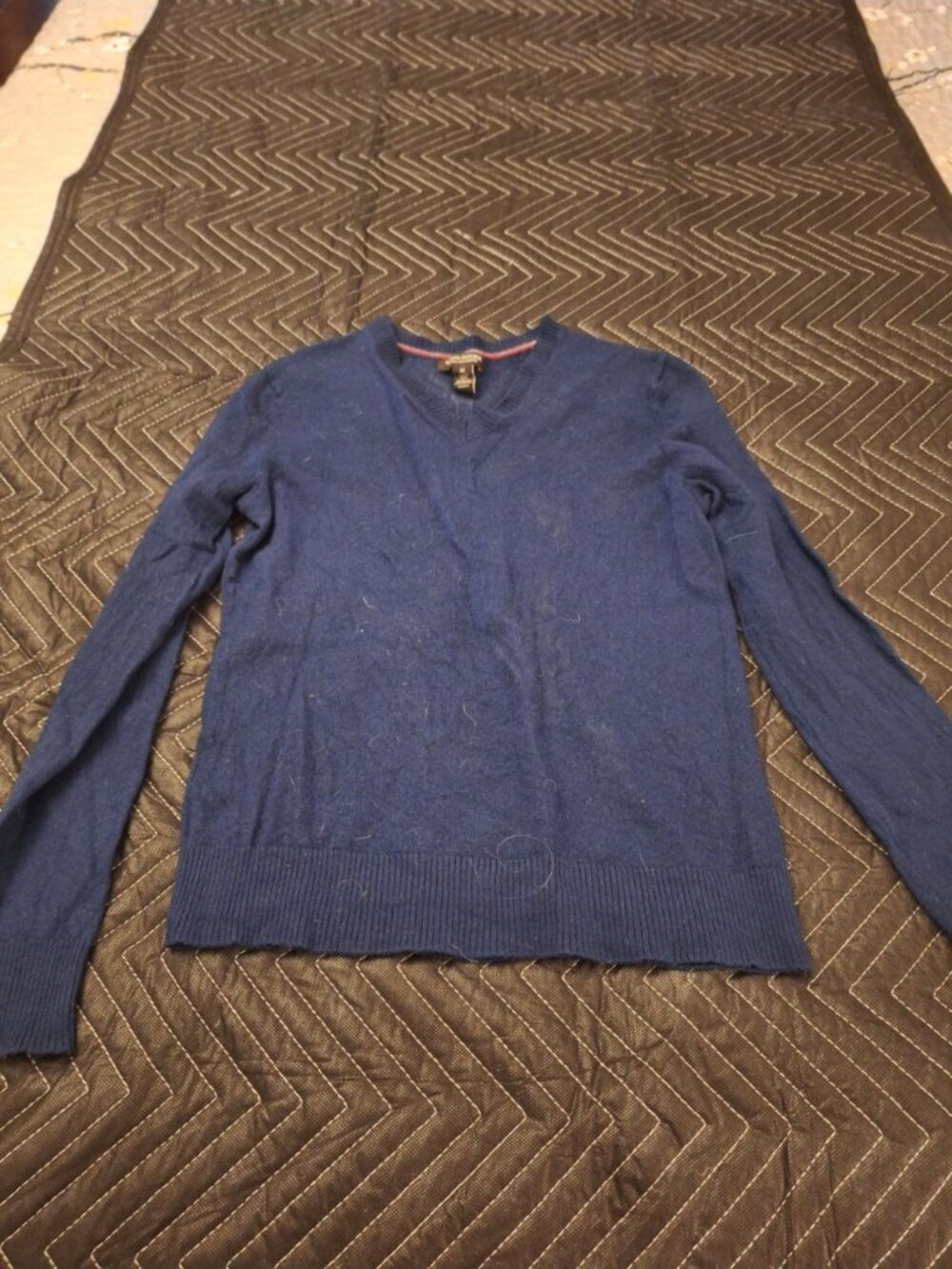 Banana Republic Women’s Medium Blue V-Neck Sweater Soft Knit Pullover Casual